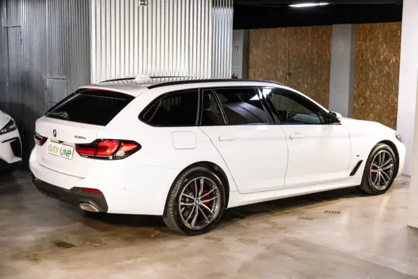 BMW 530 e Pack Desportivo M 8