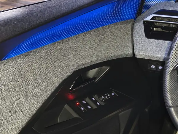 Peugeot E-5008 210 GT Exclusive 36
