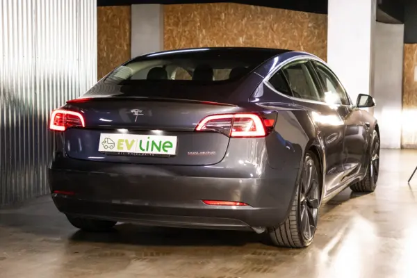 Tesla Model 3 Performance Dual Motor AWD 9