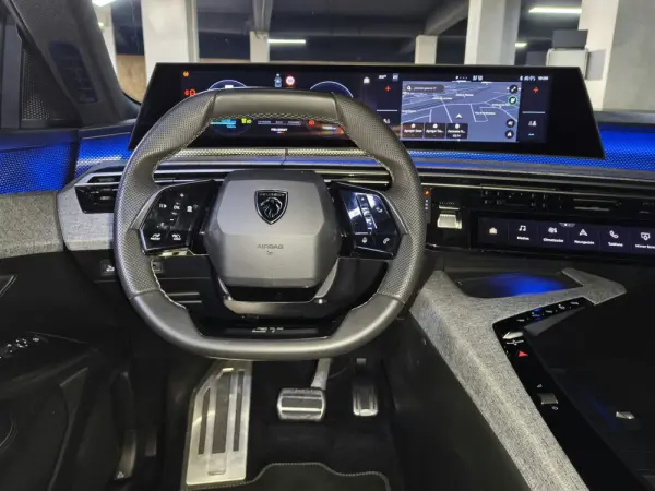 Peugeot E-5008 210 GT Exclusive 24