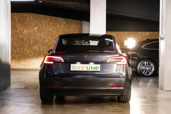 Tesla Model 3 Performance Dual Motor AWD 6