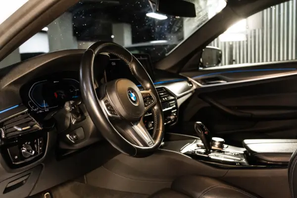 BMW 530 e Pack Desportivo M 19