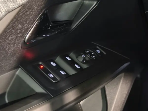 Peugeot E-3008 73 kWh Allure 28
