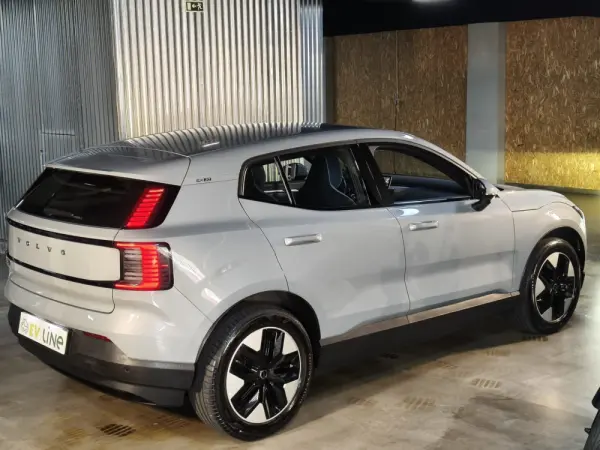 Volvo EX30 69 kWh Single Motor Extended Range Core 6