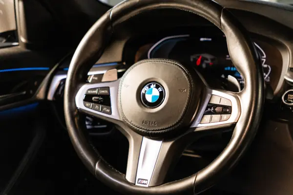 BMW 530 e Pack Desportivo M 20