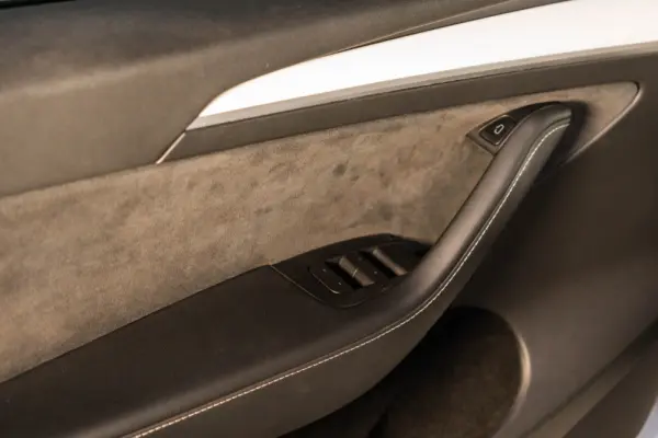 Tesla Model Y Tração Traseira 32