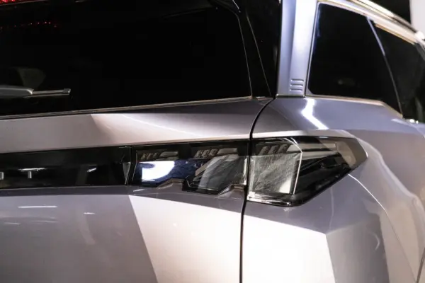 Peugeot E-5008 73 kWh GT 15