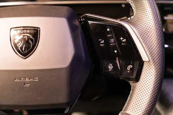 Peugeot E-5008 73 kWh GT 25