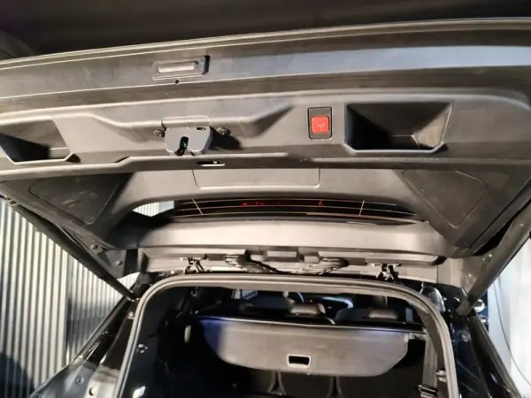 Peugeot E-5008 73 kWh GT 28