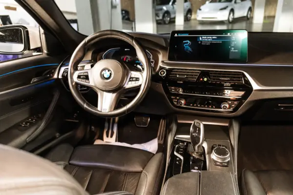 BMW 530 e Pack Desportivo M 21