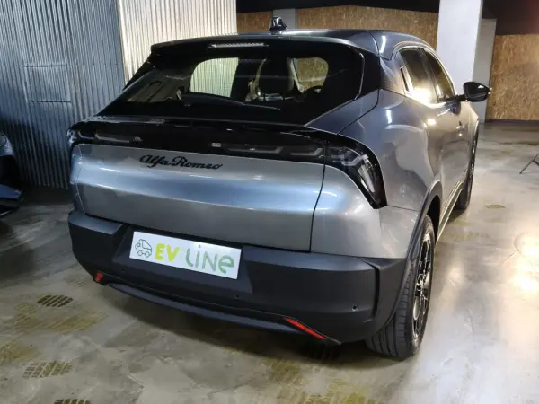 Alfa Romeo Junior 54 kWh Intensa 11