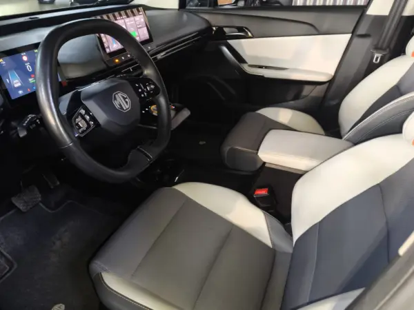 MG MG4 64 kWh Luxury 14