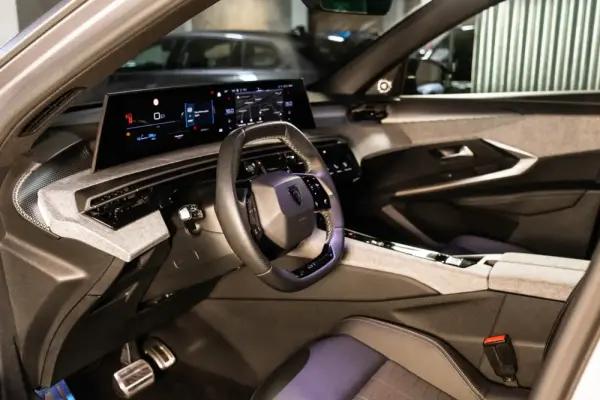 Peugeot E-5008 73 kWh GT 36