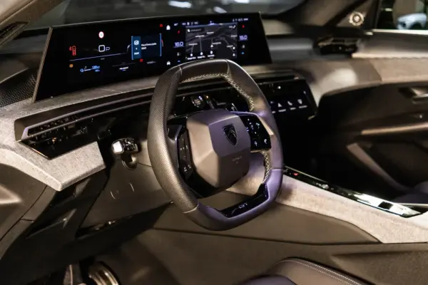 Peugeot E-5008 73 kWh GT 35