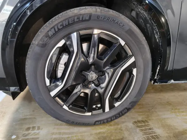 Peugeot E-5008 73 kWh GT 42