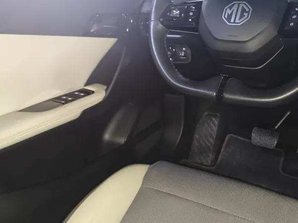 MG MG4 64 kWh Luxury 22
