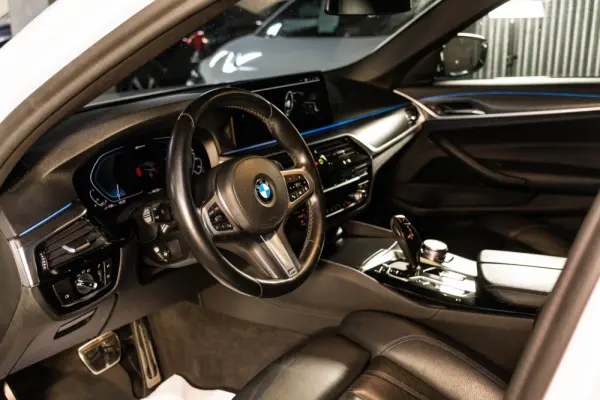 BMW 530 e Pack Desportivo M 16