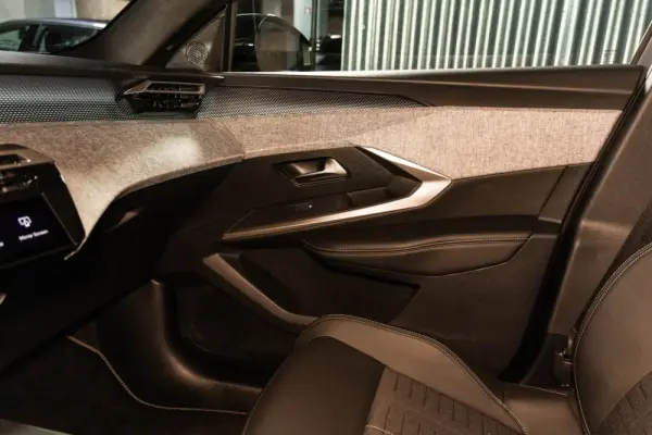 Peugeot E-5008 73 kWh GT 21