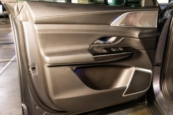 Xpeng G9 93.1 kWh Long Range+Premium Seat & Audio Pack 38