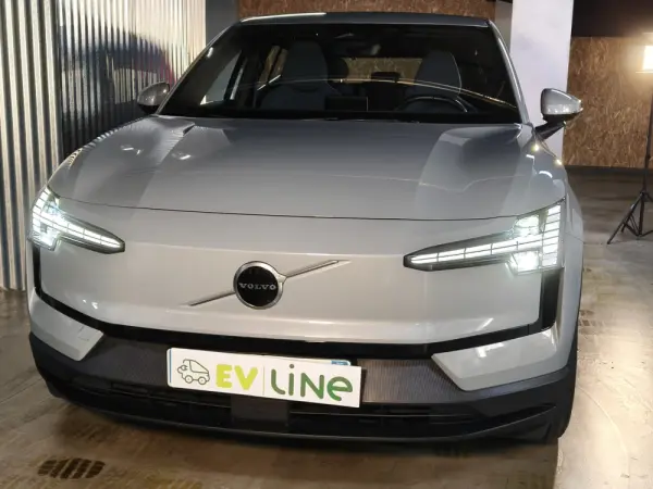 Volvo EX30 69 kWh Single Motor Extended Range Core 4