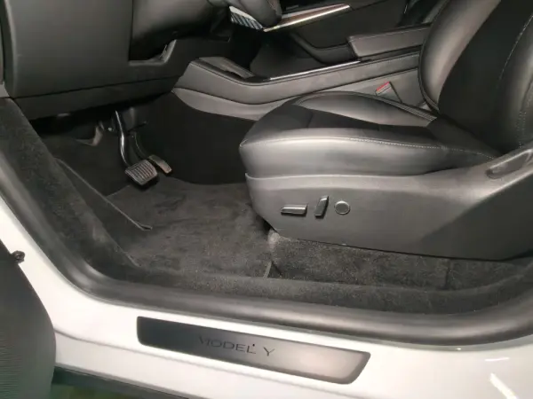 Tesla Model Y RWD 28