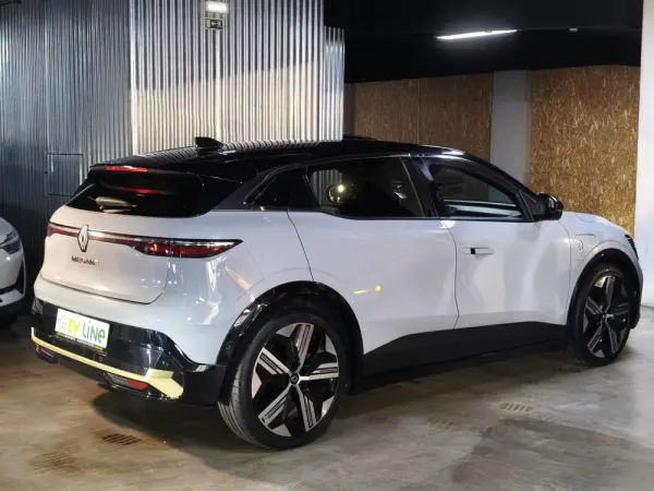 Renault Mégane E-Tech EV60 Iconic Autonomia Conforto 12