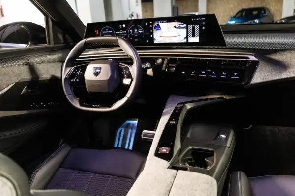 Peugeot E-5008 73 kWh GT 36