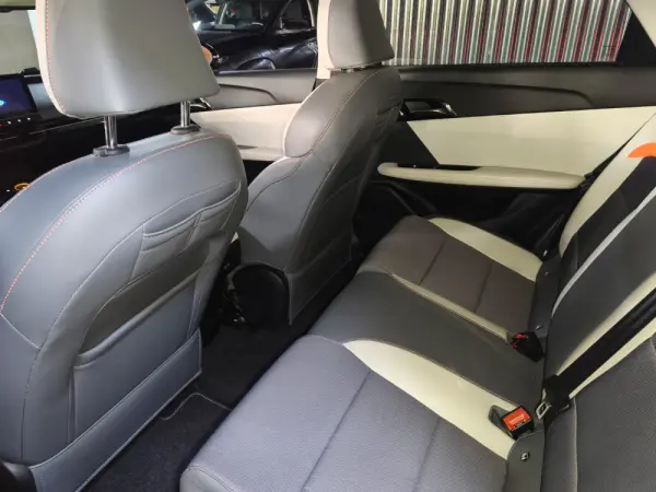 MG MG4 64 kWh Luxury 26