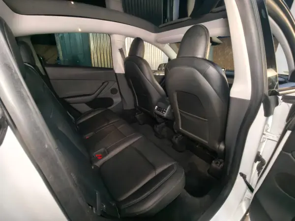 Tesla Model Y RWD 15