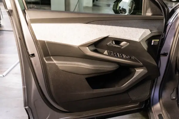 Peugeot E-5008 73 kWh GT 45