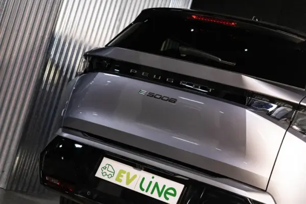 Peugeot E-5008 73 kWh GT 15