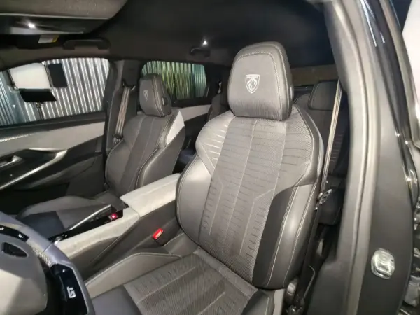 Peugeot E-5008 73 kWh GT 37