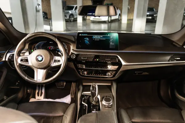 BMW 530 e Pack Desportivo M 22
