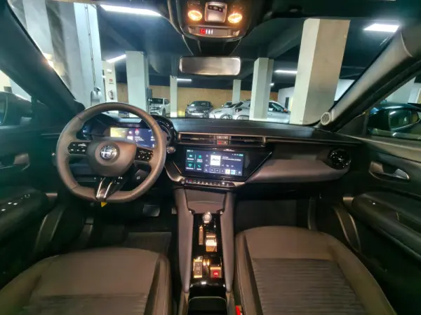 Alfa Romeo Junior Elletrica 50 kWh 10