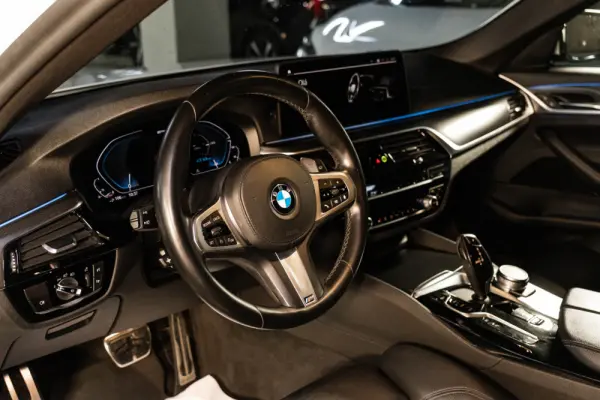 BMW 530 e Pack Desportivo M 15