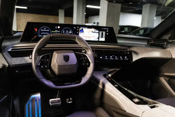 Peugeot E-5008 73 kWh GT 38