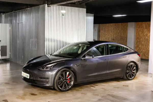 Tesla Model 3 Performance Dual Motor AWD 1