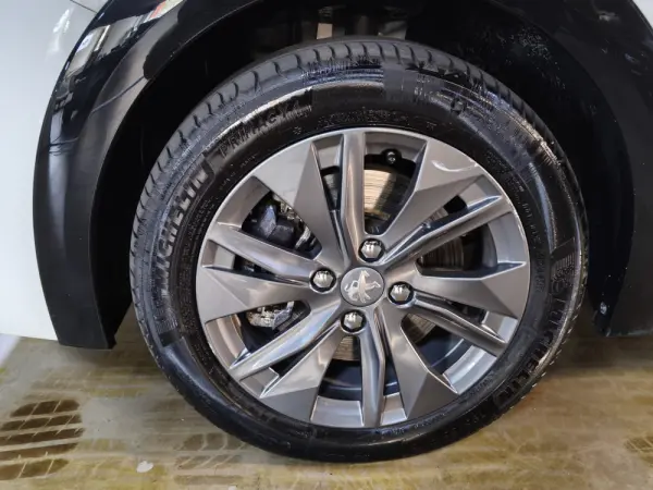 Peugeot e-208 50 kWh Active Pack 25