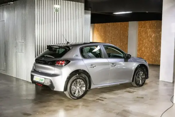Peugeot e-208 50 kWh Allure 8