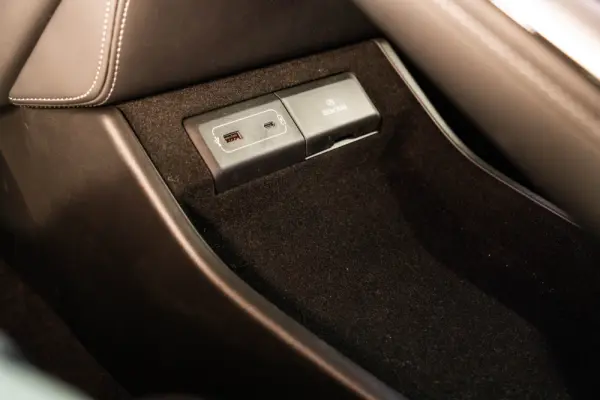 Xpeng G9 93.1 kWh Long Range+Premium Seat & Audio Pack 28