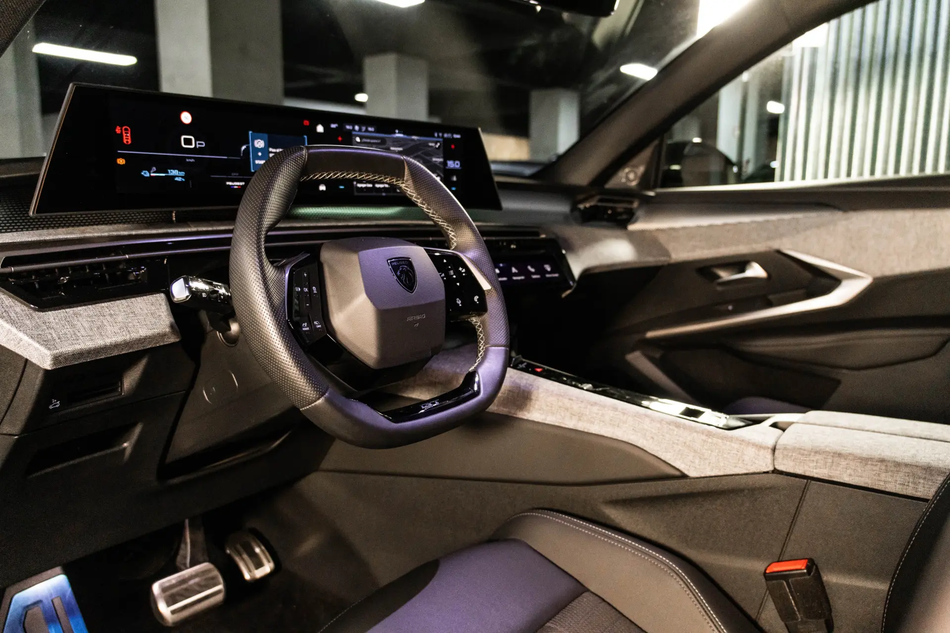 Peugeot E-5008 73 kWh GT 19