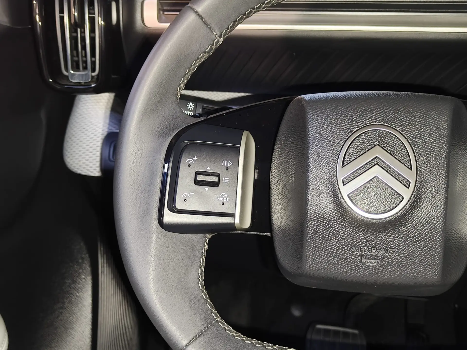 Citroen e-C3 44 kWh Autonomia Conforto Max 26