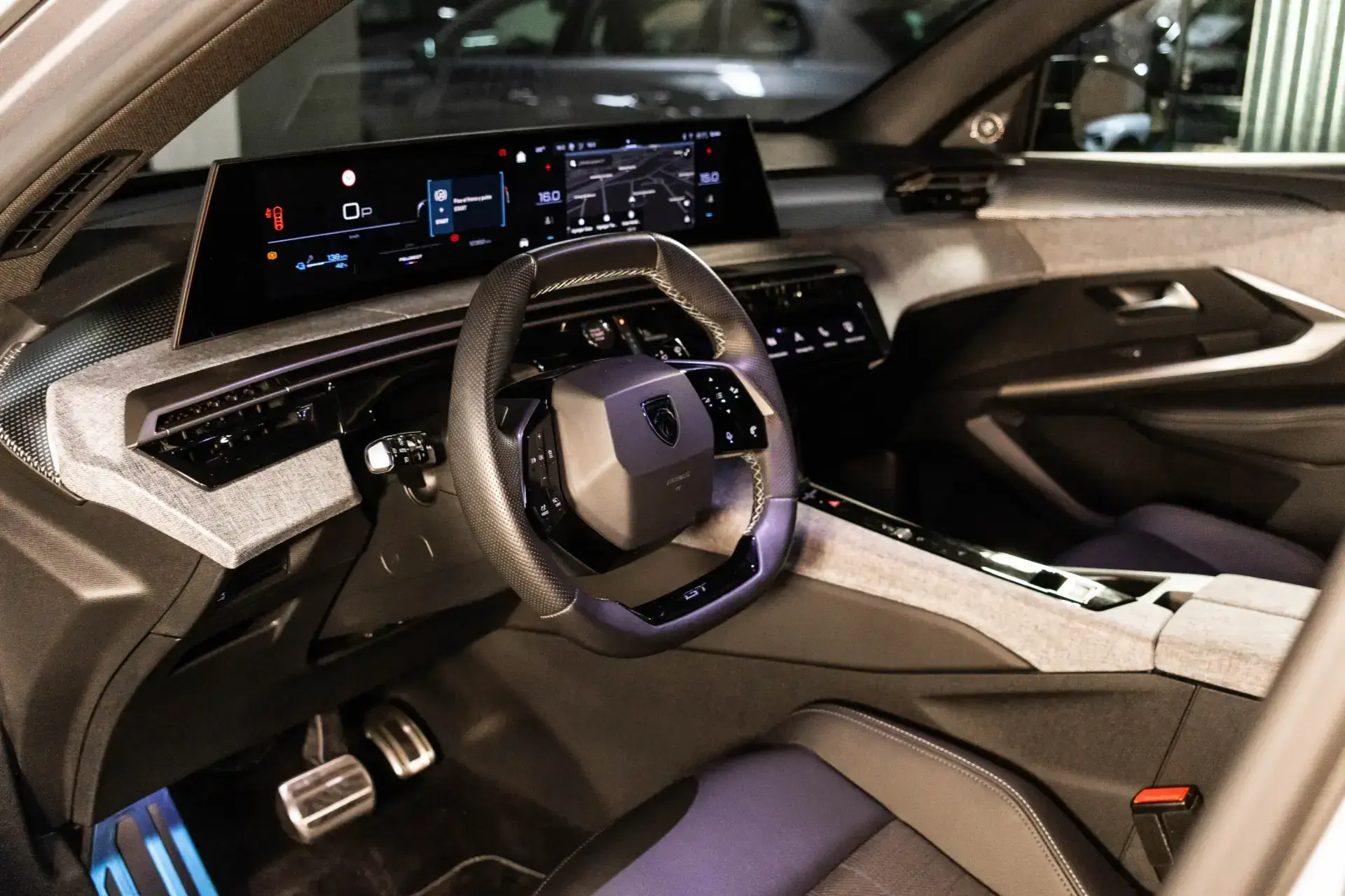 Peugeot E-5008 73 kWh GT 32