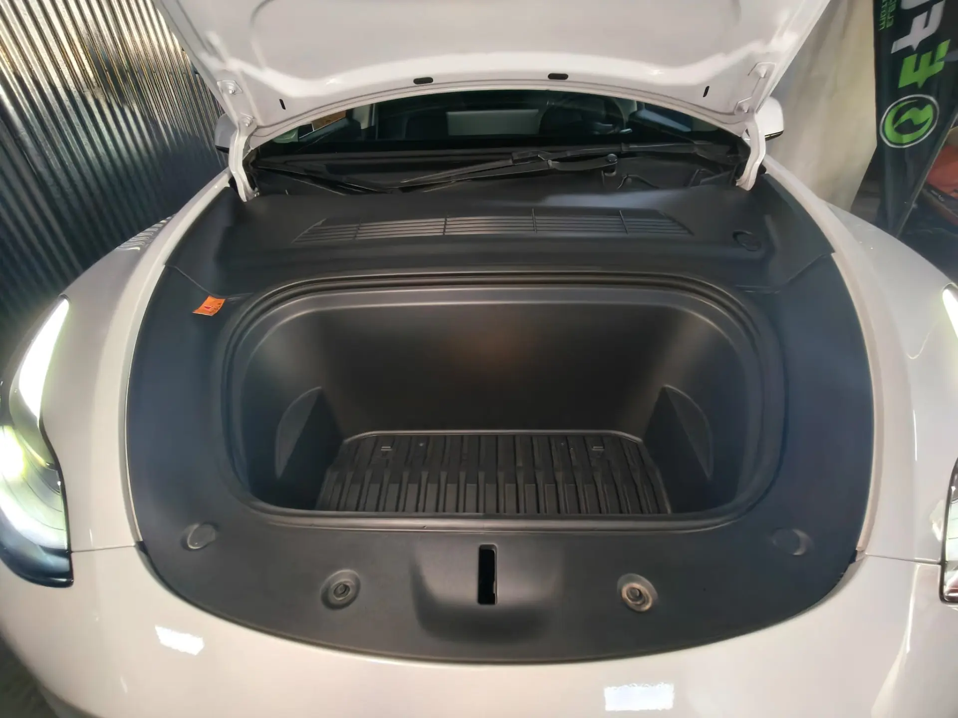 Tesla Model Y RWD 8