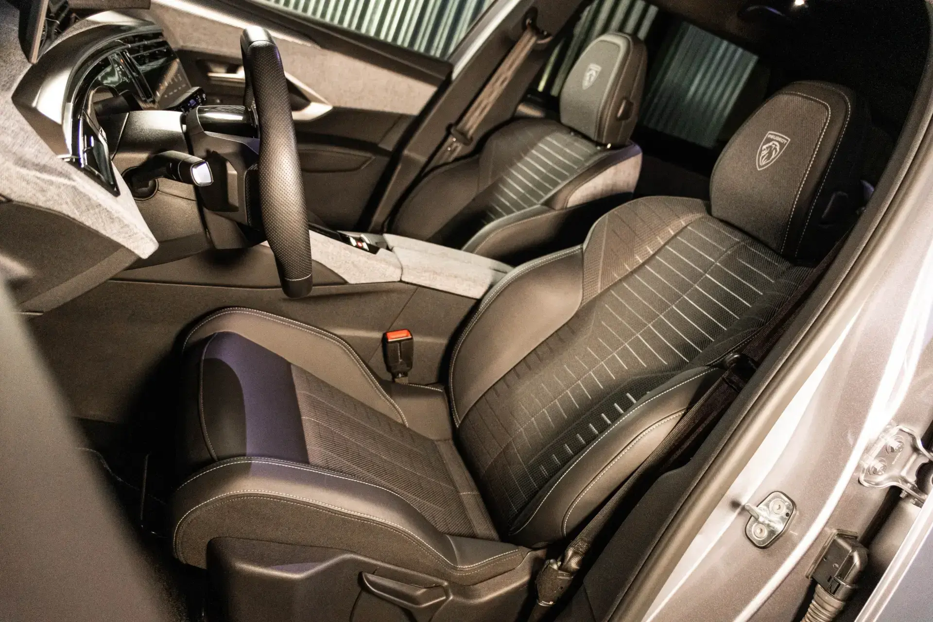 Peugeot E-5008 73 kWh GT 16