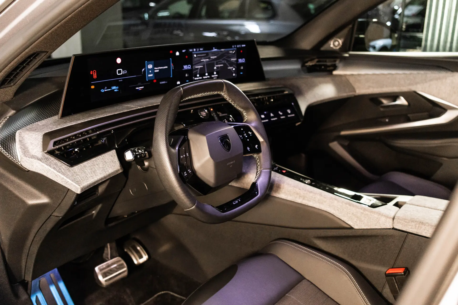 Peugeot E-5008 73 kWh GT 17