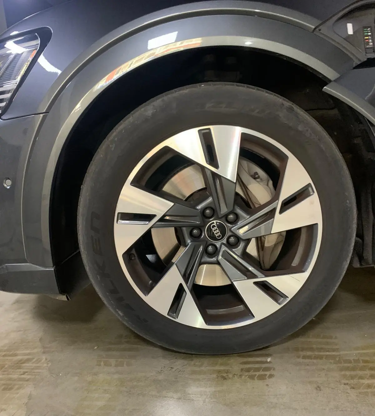 Audi e-tron 55 quattro 9