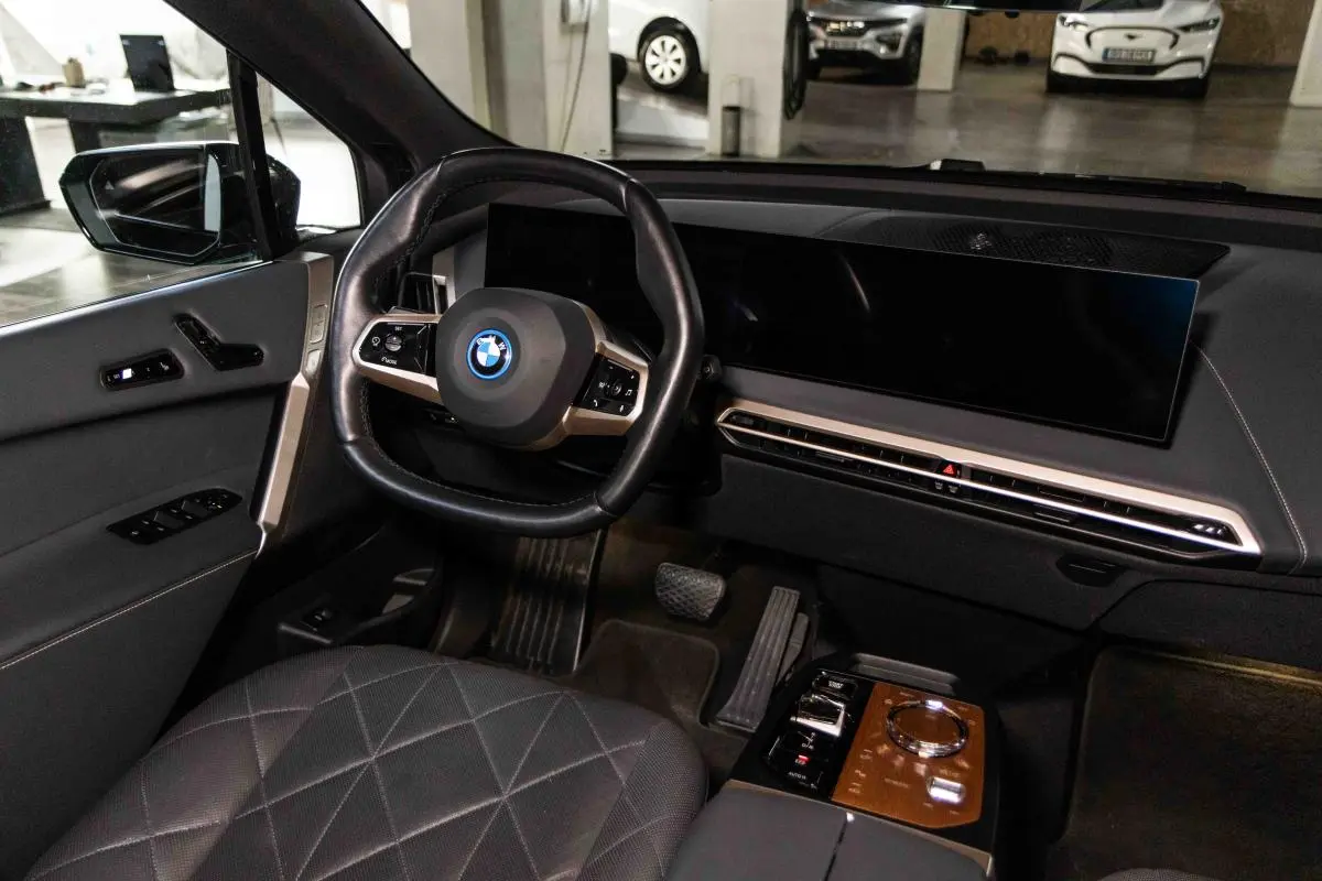 BMW iX2 M60 44