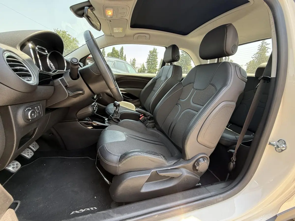 Opel Adam 1.0 T Rocks 21