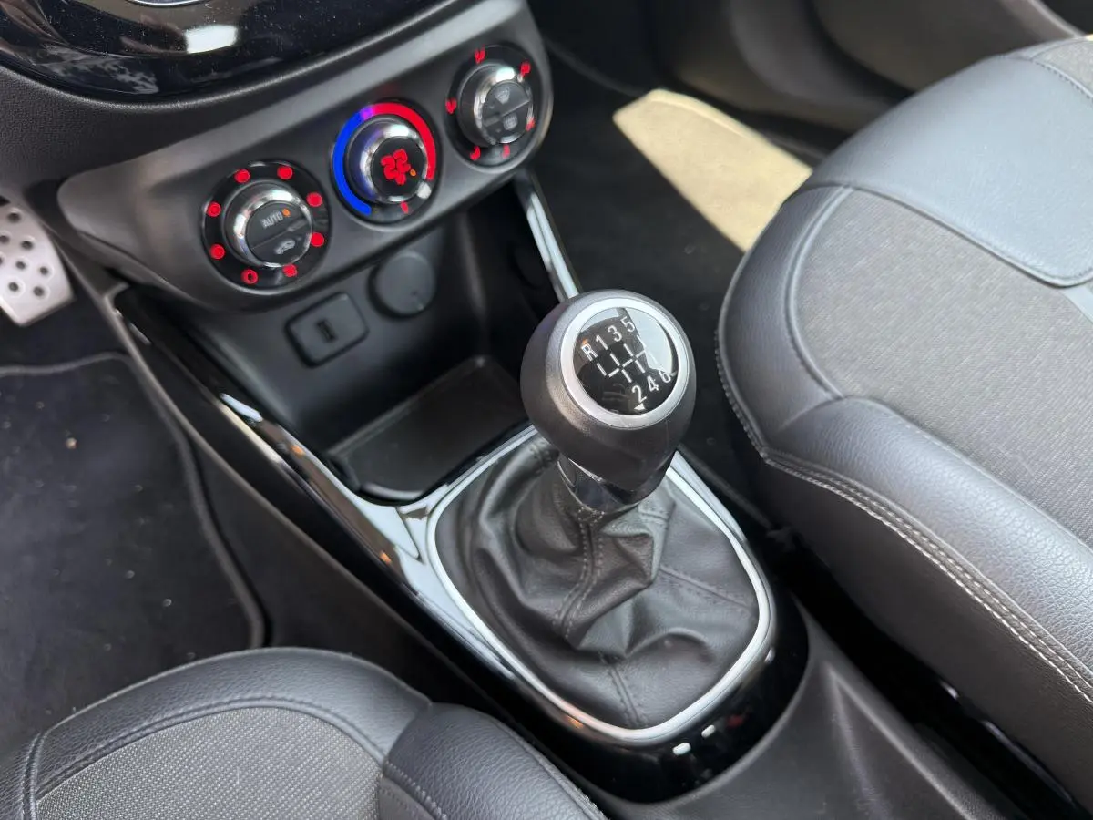 Opel Adam 1.0 T Rocks 28